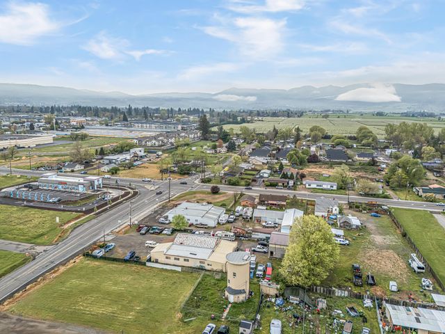 1250 W McAndrews Road, Medford, OR 97501