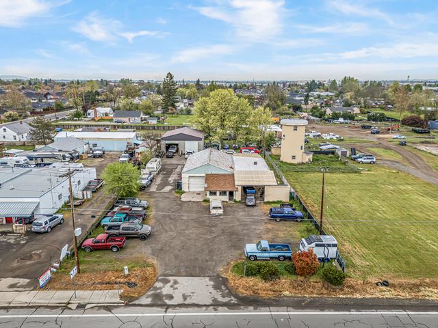 1250 W McAndrews Road, Medford, OR 97501