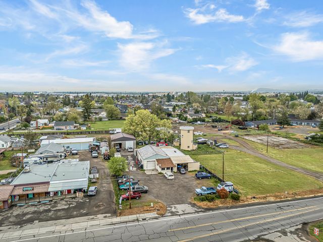 1250 W McAndrews Road, Medford, OR 97501