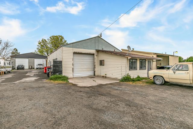 1250 W McAndrews Road, Medford, OR 97501