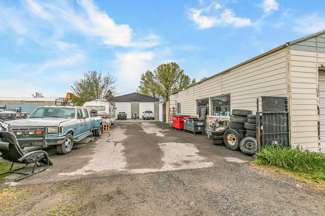 1250 W McAndrews Road, Medford, OR 97501