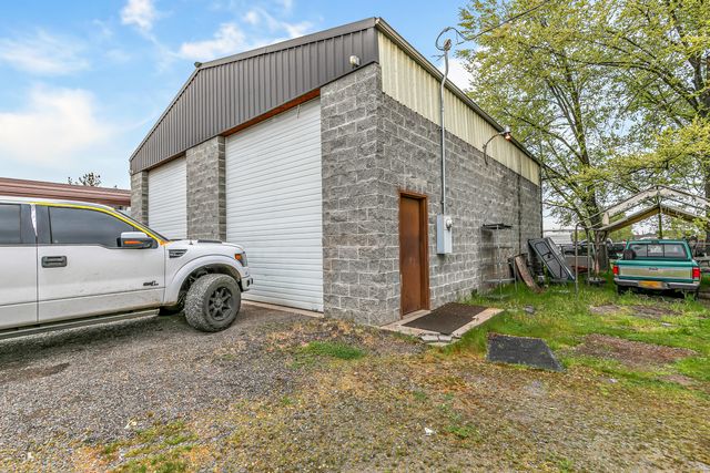 1250 W McAndrews Road, Medford, OR 97501