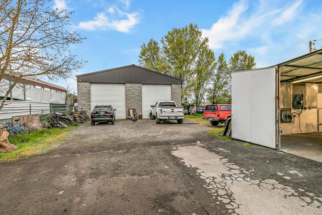 1250 W McAndrews Road, Medford, OR 97501