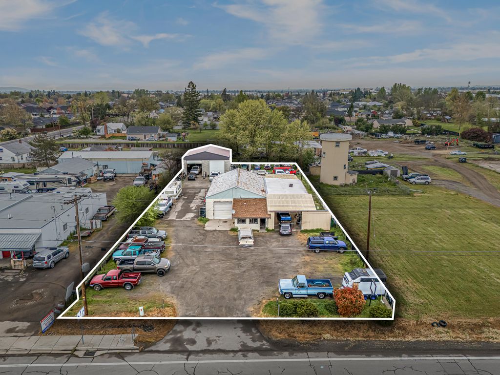 1250 W McAndrews Road, Medford, OR 97501