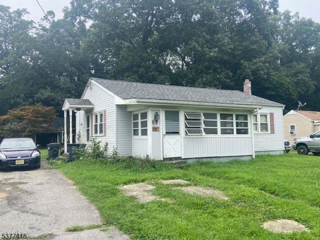 26 Manor Rd, Pohatcong Twp., NJ 08865