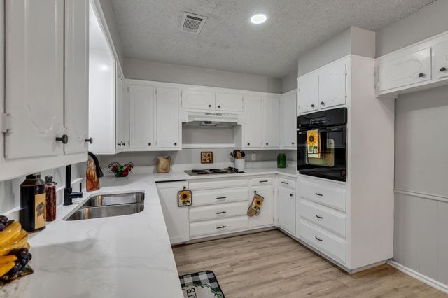 6404 Simmons Road, North Richland Hills, TX 76182
