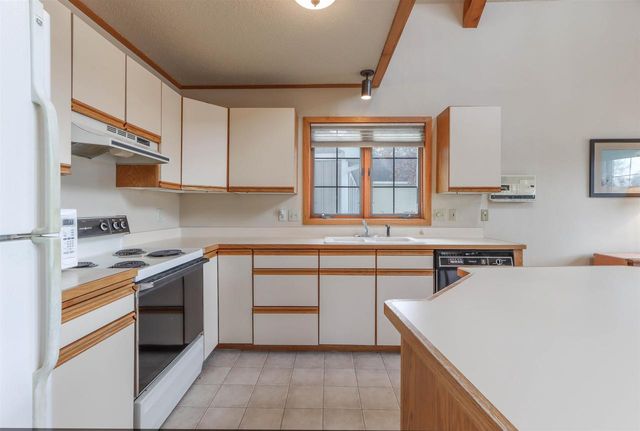 E1402 GRANDVIEW ROAD, Waupaca, WI 54981