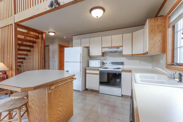 E1402 GRANDVIEW ROAD, Waupaca, WI 54981