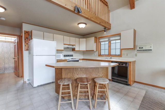 E1402 GRANDVIEW ROAD, Waupaca, WI 54981