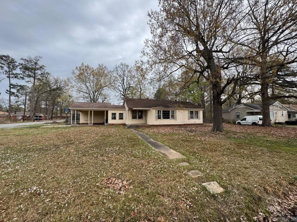 1507 W 33rd Avenue, Pine Bluff, AR 71603