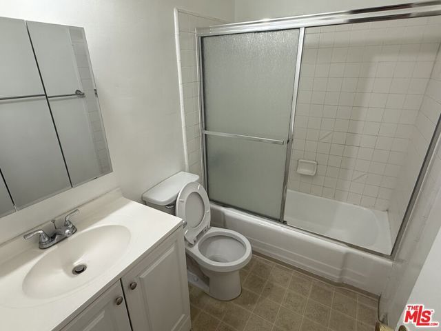 18444 Collins Street 4, Tarzana (los Angeles), CA 91356