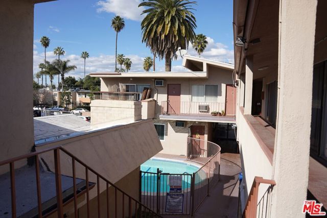 18444 Collins Street 4, Tarzana (los Angeles), CA 91356