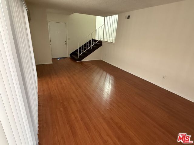 18444 Collins Street 4, Tarzana (los Angeles), CA 91356