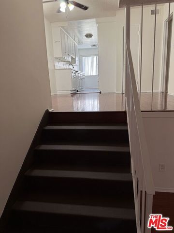 18444 Collins Street 4, Tarzana (los Angeles), CA 91356