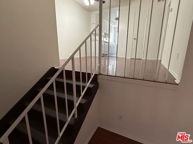 18444 Collins Street 4, Tarzana (los Angeles), CA 91356