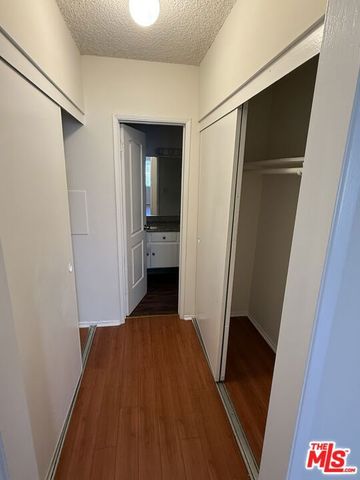18444 Collins Street 4, Tarzana (los Angeles), CA 91356