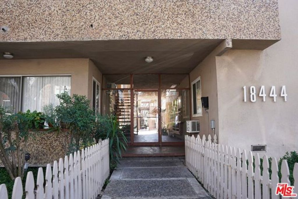 18444 Collins Street 4, Tarzana (los Angeles), CA 91356
