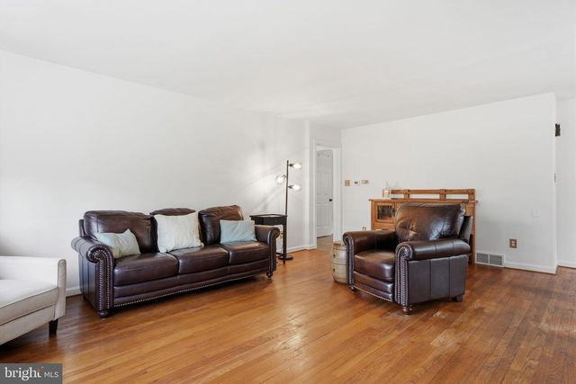 15 CLEARVIEW AVE, Chalfont, PA 18914