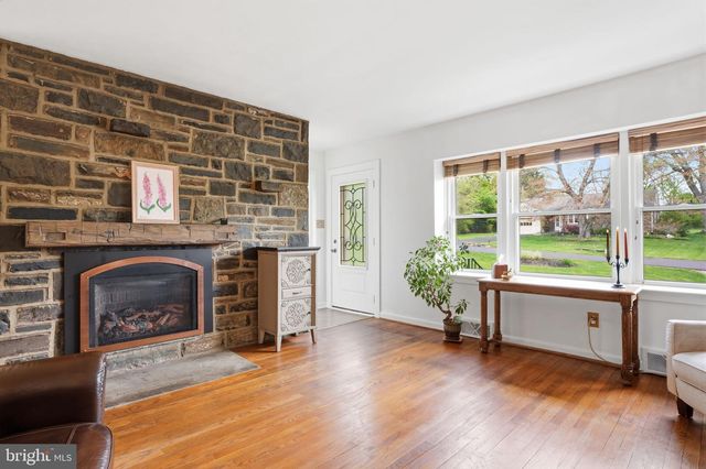 15 CLEARVIEW AVE, Chalfont, PA 18914