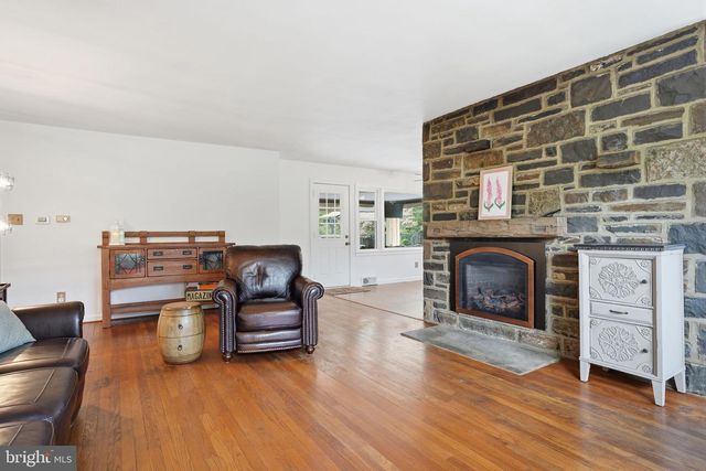 15 CLEARVIEW AVE, Chalfont, PA 18914