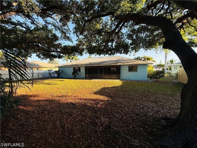 2220 SE 8th TER, Cape Coral, FL 33990