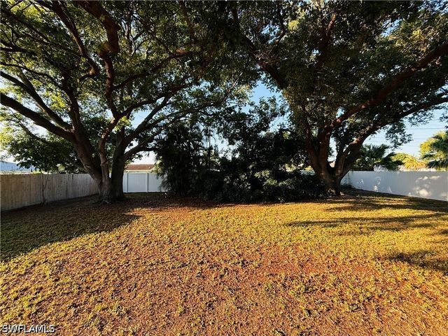 2220 SE 8th TER, Cape Coral, FL 33990