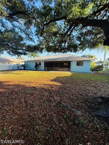 2220 SE 8th TER, Cape Coral, FL 33990