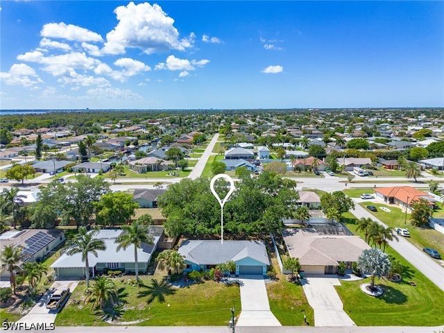 2220 SE 8th TER, Cape Coral, FL 33990