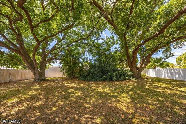 2220 SE 8th TER, Cape Coral, FL 33990