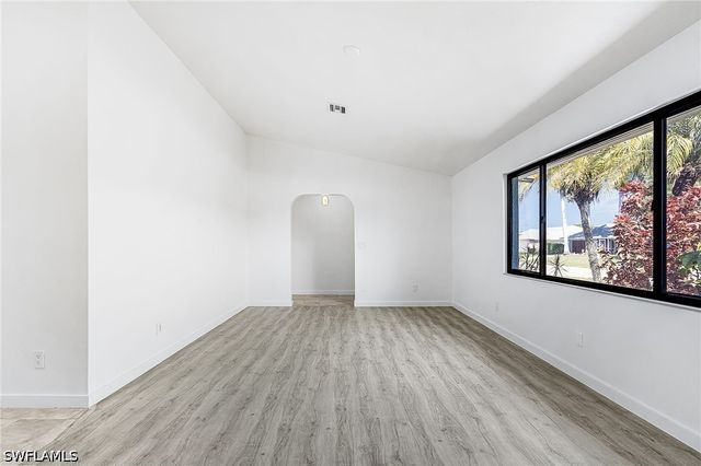 2220 SE 8th TER, Cape Coral, FL 33990