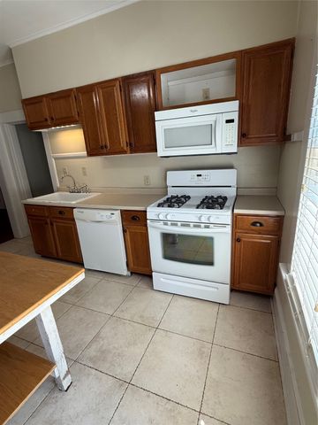 935 Elmwood Street, Shreveport, LA 71104