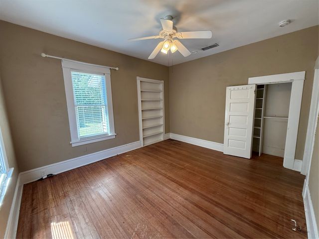 935 Elmwood Street, Shreveport, LA 71104