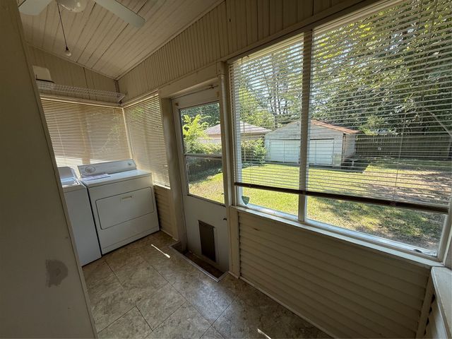 935 Elmwood Street, Shreveport, LA 71104