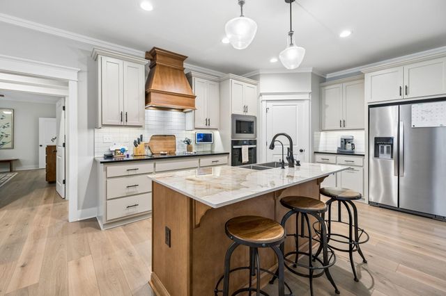 715 Walden View Road, Signal Mountain, TN 37377