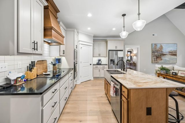 715 Walden View Road, Signal Mountain, TN 37377