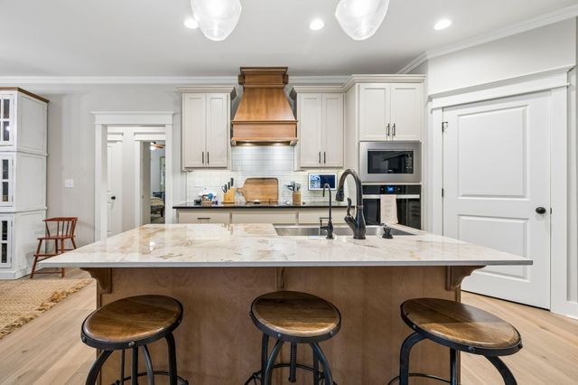 715 Walden View Road, Signal Mountain, TN 37377