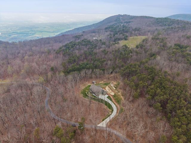 715 Walden View Road, Signal Mountain, TN 37377