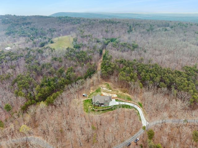 715 Walden View Road, Signal Mountain, TN 37377