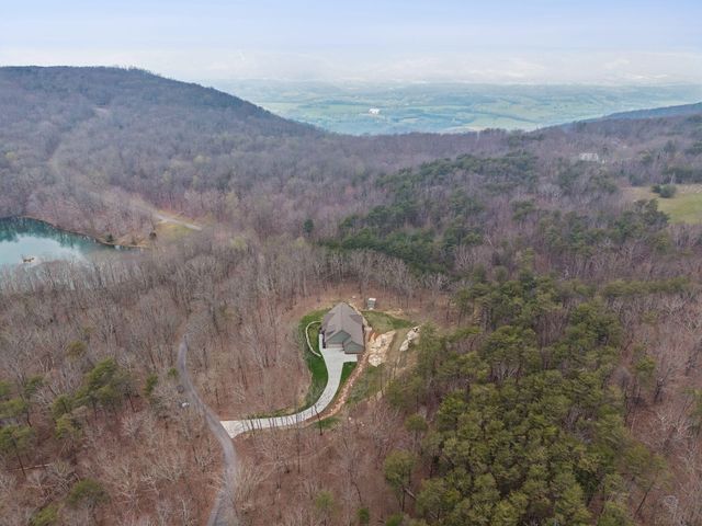 715 Walden View Road, Signal Mountain, TN 37377