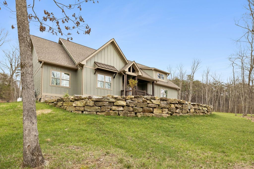 715 Walden View Road, Signal Mountain, TN 37377
