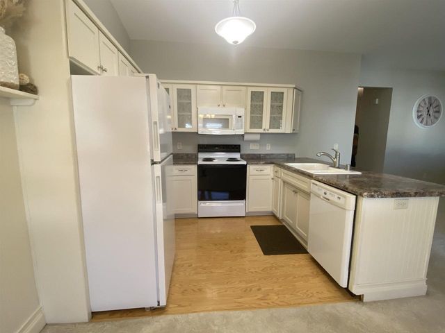 1807 RIDGEWAY DRIVE #35, De Pere, WI 54115