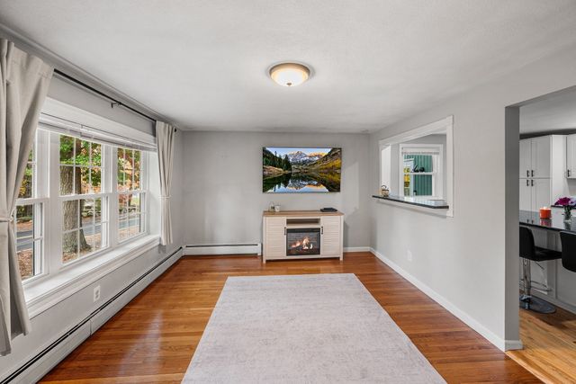 95 Baldwin Rd, Billerica, MA 01821