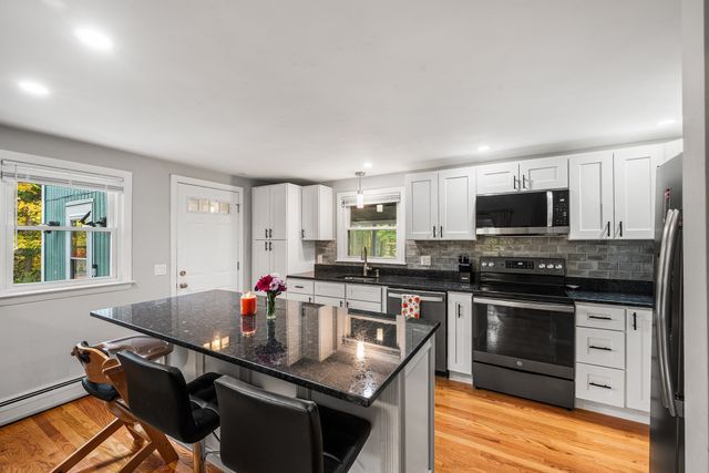 95 Baldwin Rd, Billerica, MA 01821