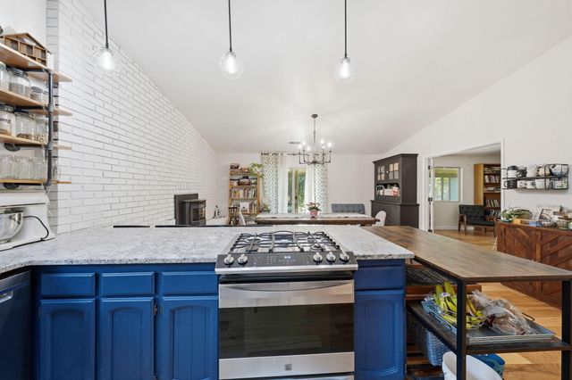 6725 Park Ridge Drive, Anderson, CA 96007