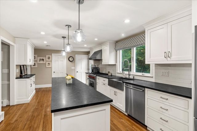 19 Whitney Woods Lane, Cohasset, MA 02025