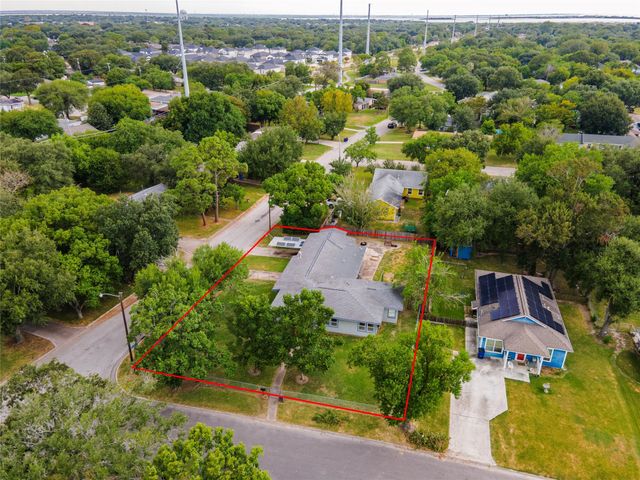 1226 14th Avenue N, Texas City, TX 77590