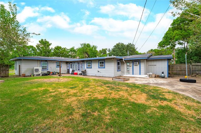 1226 14th Avenue N, Texas City, TX 77590
