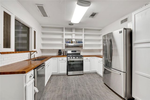 1226 14th Avenue N, Texas City, TX 77590