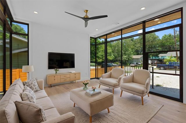 909 Payne Ave 1, Austin, TX 78757