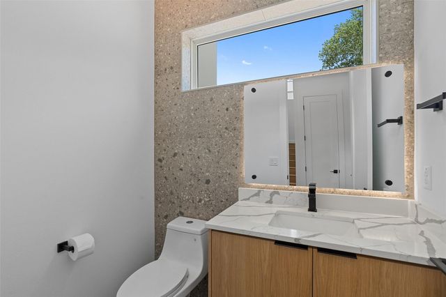 909 Payne Ave 1, Austin, TX 78757